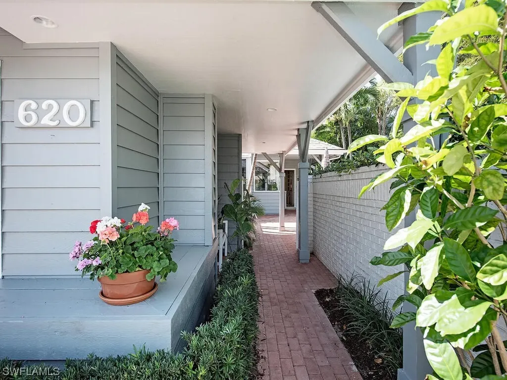 620 Bridgeway Lane Naples FL 34108