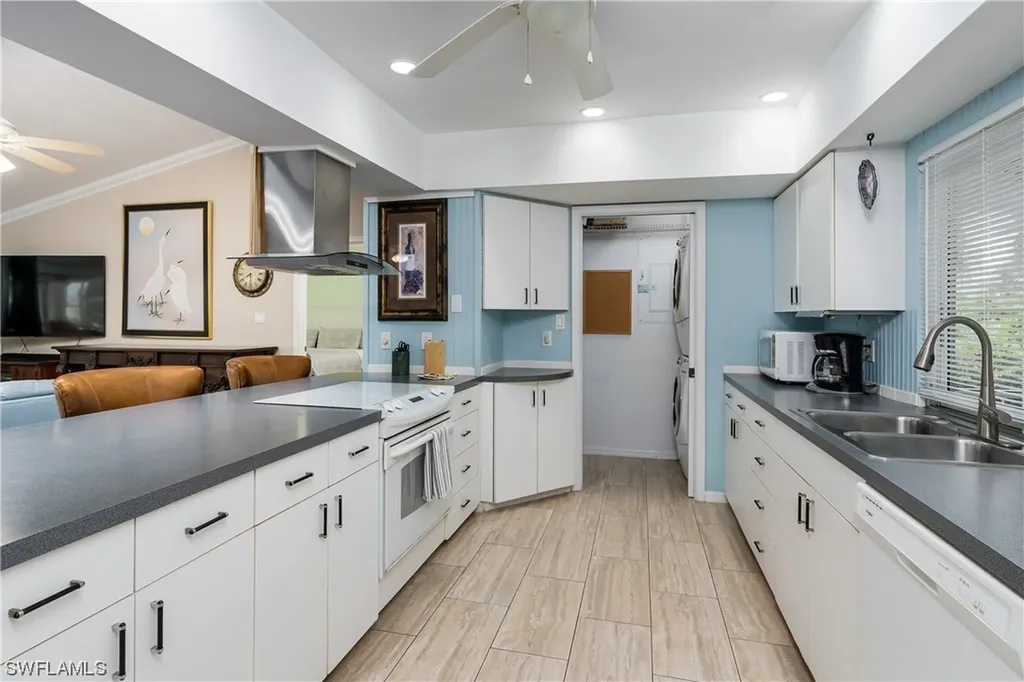 832 Swan Drive Marco Island FL 34145
