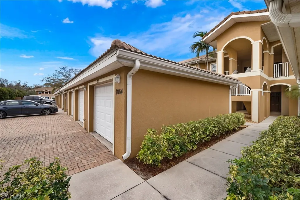 1064 Winding Pines Circle Cape Coral FL 33909