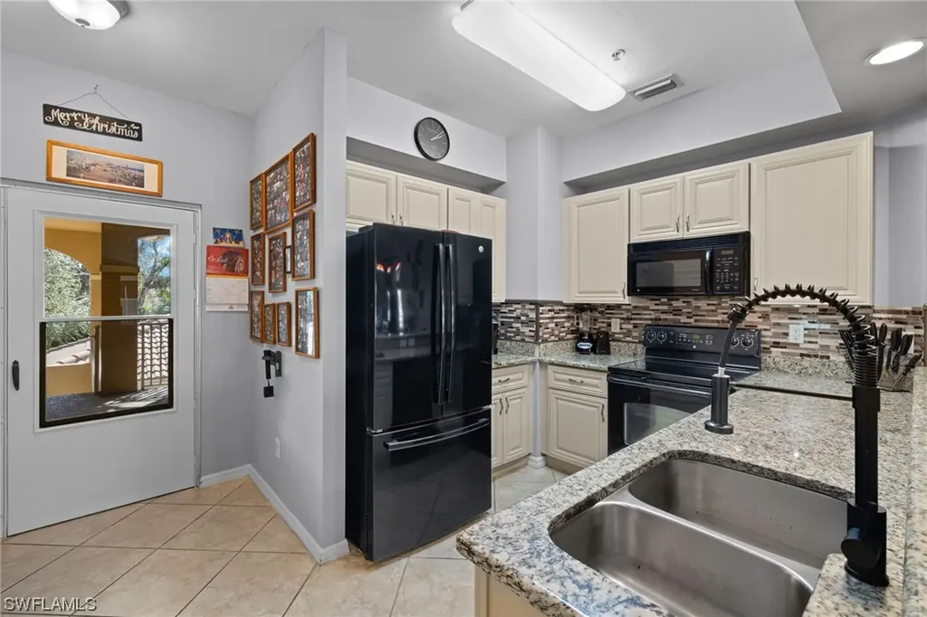 1064 Winding Pines Circle Cape Coral FL 33909