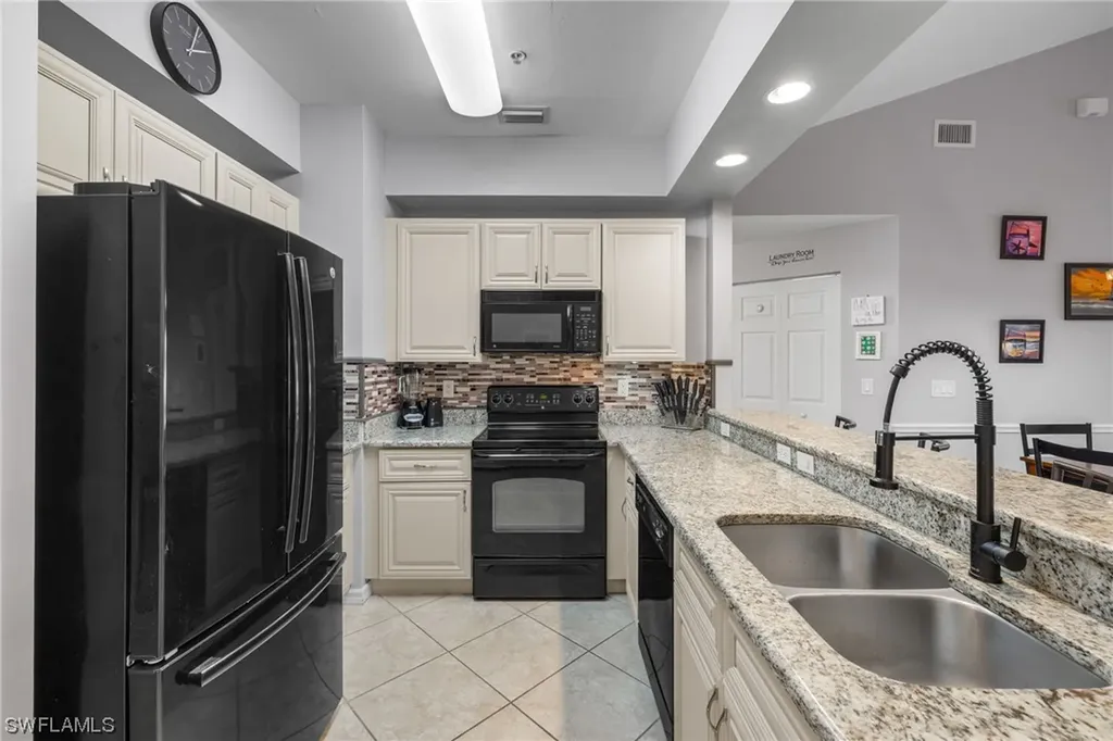 1064 Winding Pines Circle Cape Coral FL 33909