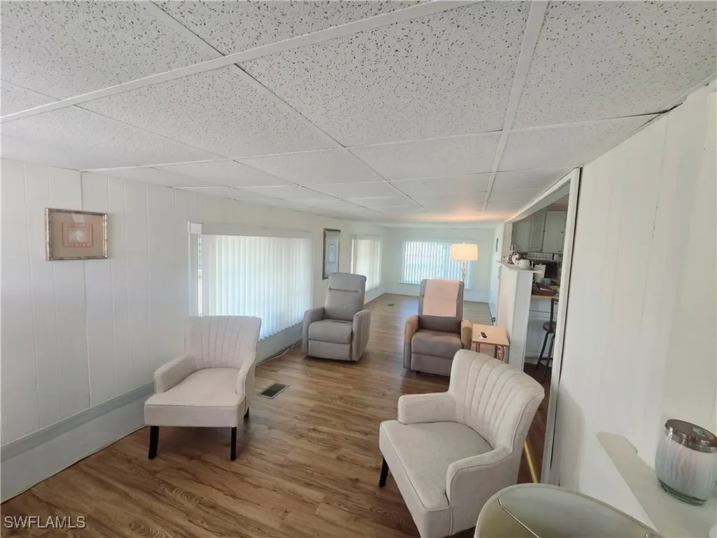 99 Moorhead Manor Naples FL 34112