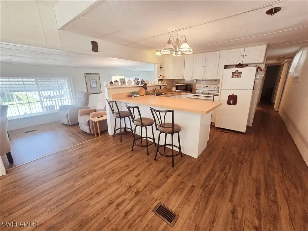 99 Moorhead Manor Naples FL 34112