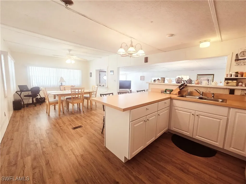 99 Moorhead Manor Naples FL 34112