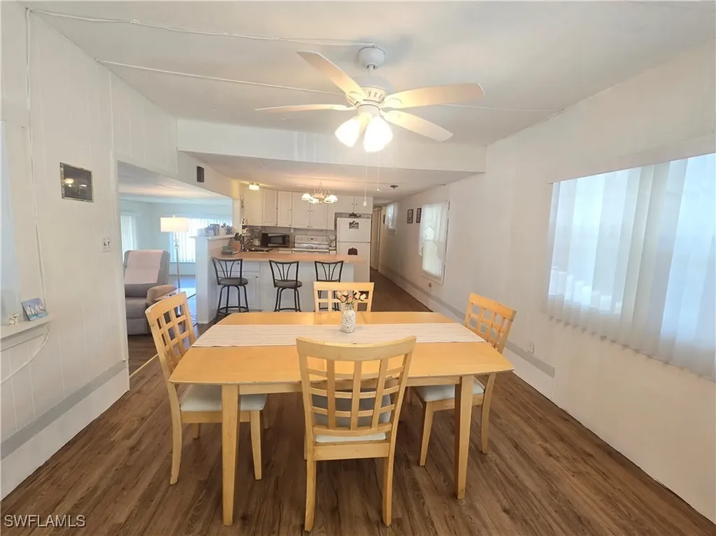 99 Moorhead Manor Naples FL 34112