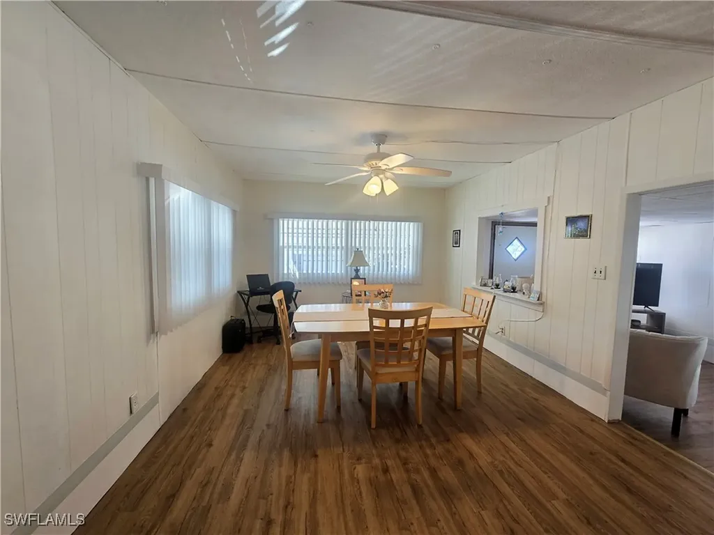 99 Moorhead Manor Naples FL 34112