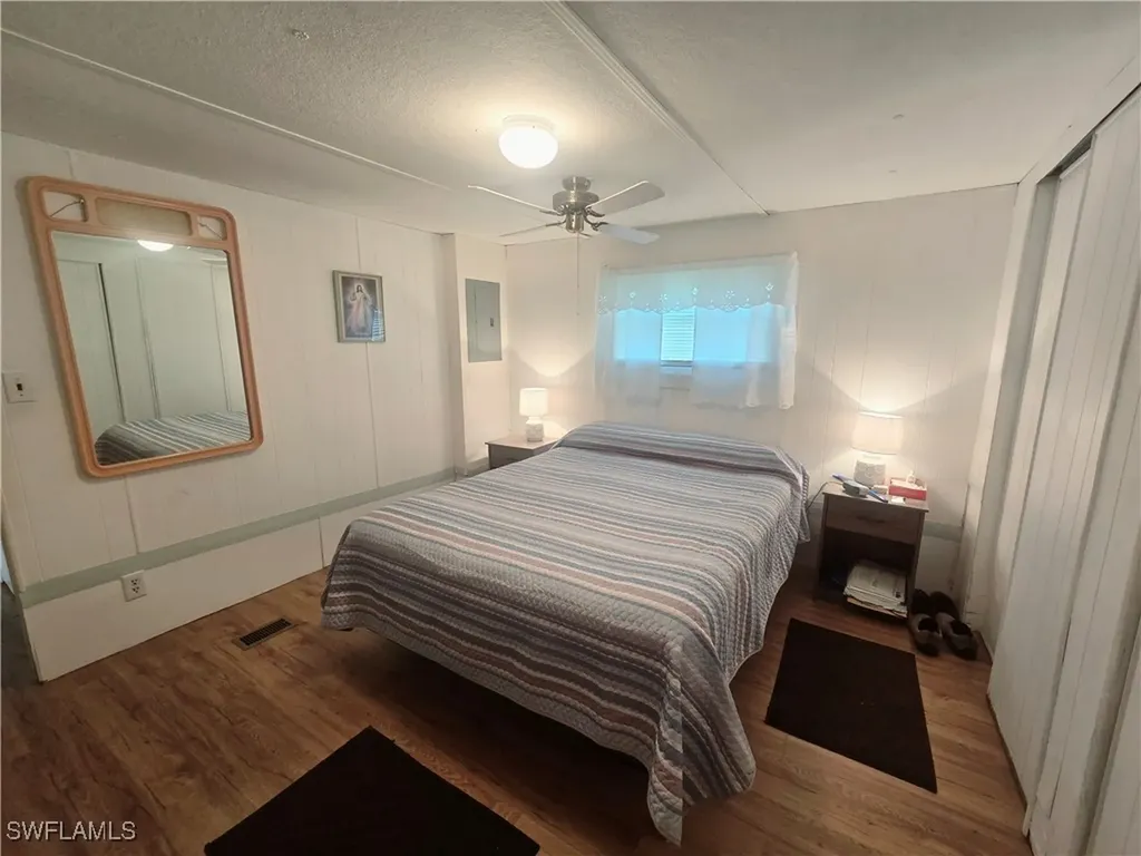 99 Moorhead Manor Naples FL 34112