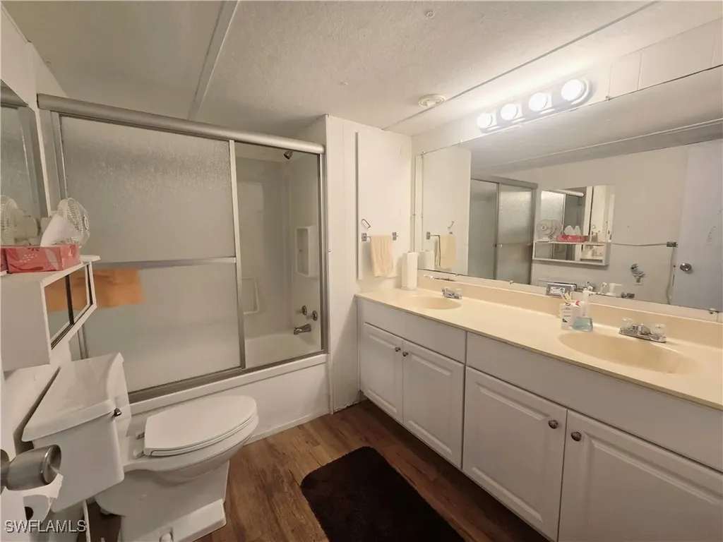 99 Moorhead Manor Naples FL 34112