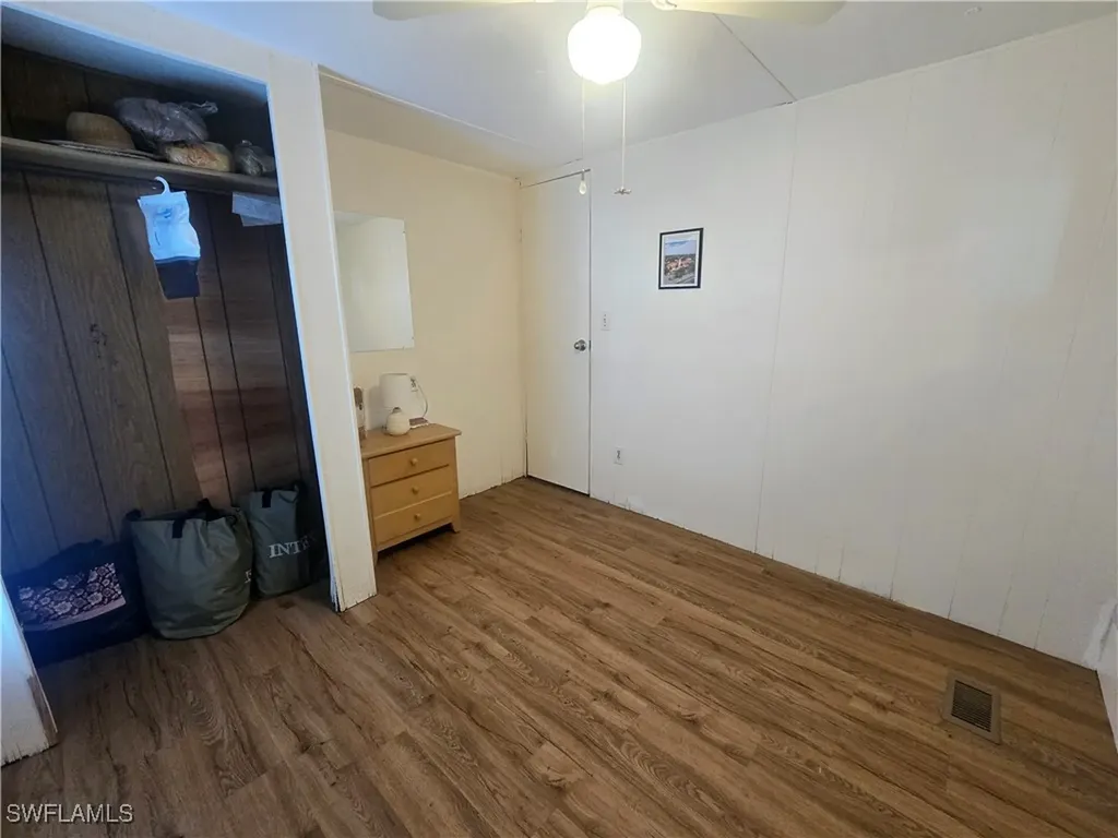 99 Moorhead Manor Naples FL 34112