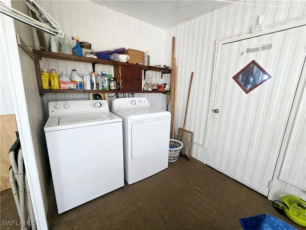 99 Moorhead Manor Naples FL 34112