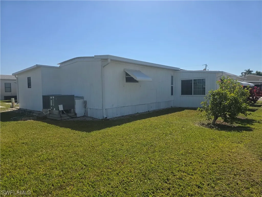 99 Moorhead Manor Naples FL 34112