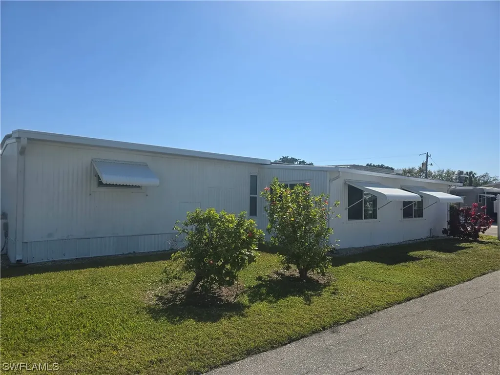 99 Moorhead Manor Naples FL 34112