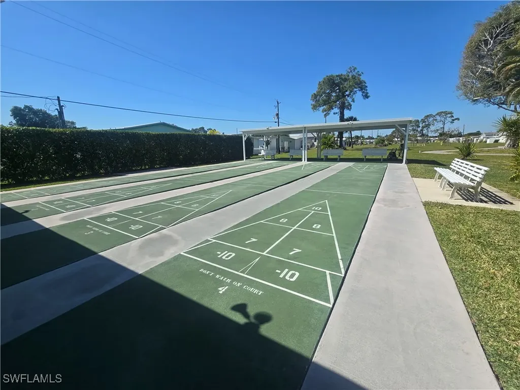 99 Moorhead Manor Naples FL 34112