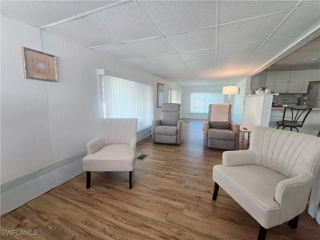 99 Moorhead Manor Naples FL 34112