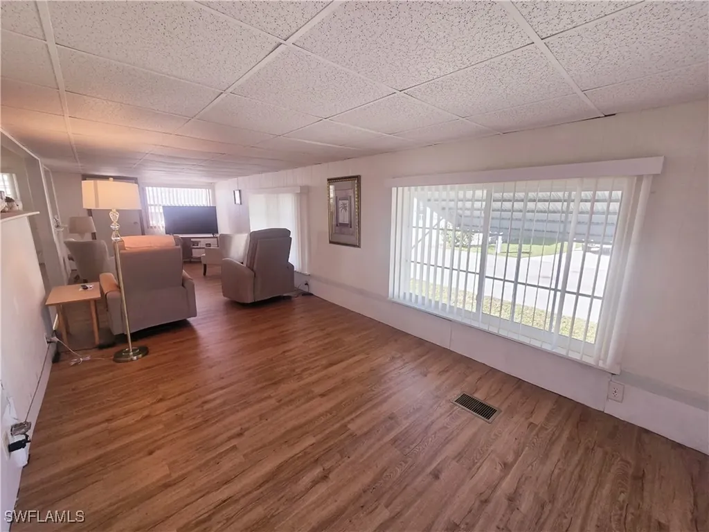 99 Moorhead Manor Naples FL 34112