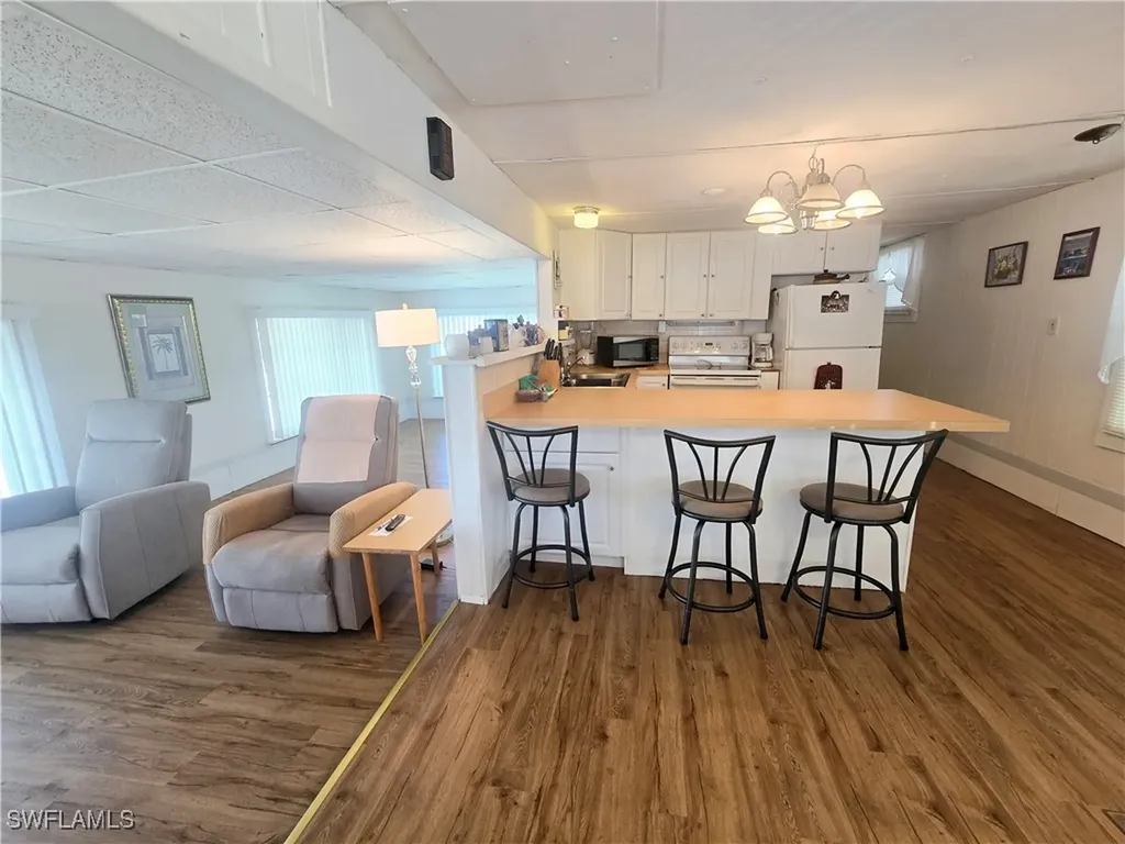 99 Moorhead Manor Naples FL 34112