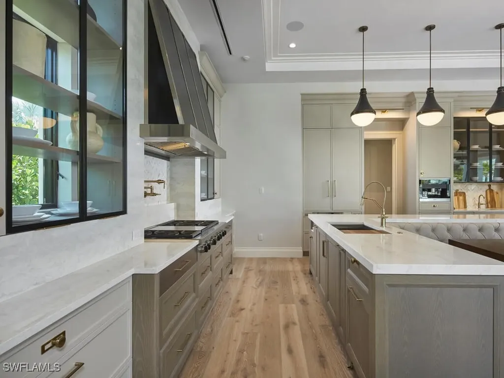 595 16th Avenue S Naples FL 34102