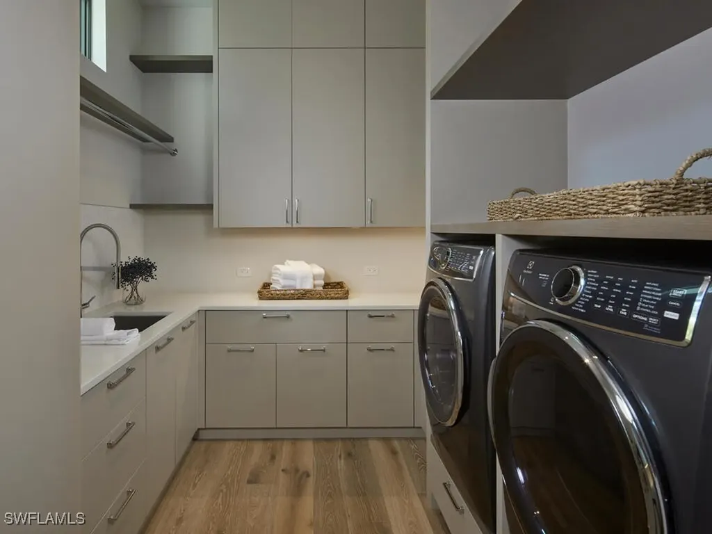 595 16th Avenue S Naples FL 34102