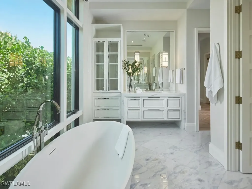 595 16th Avenue S Naples FL 34102