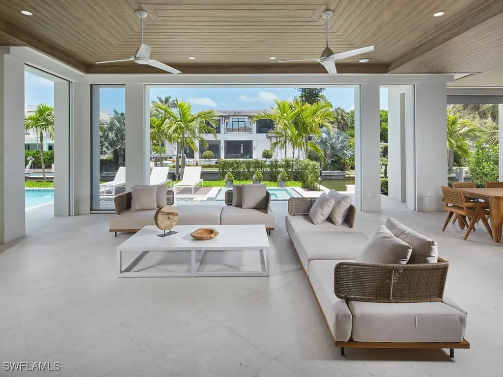 595 16th Avenue S Naples FL 34102