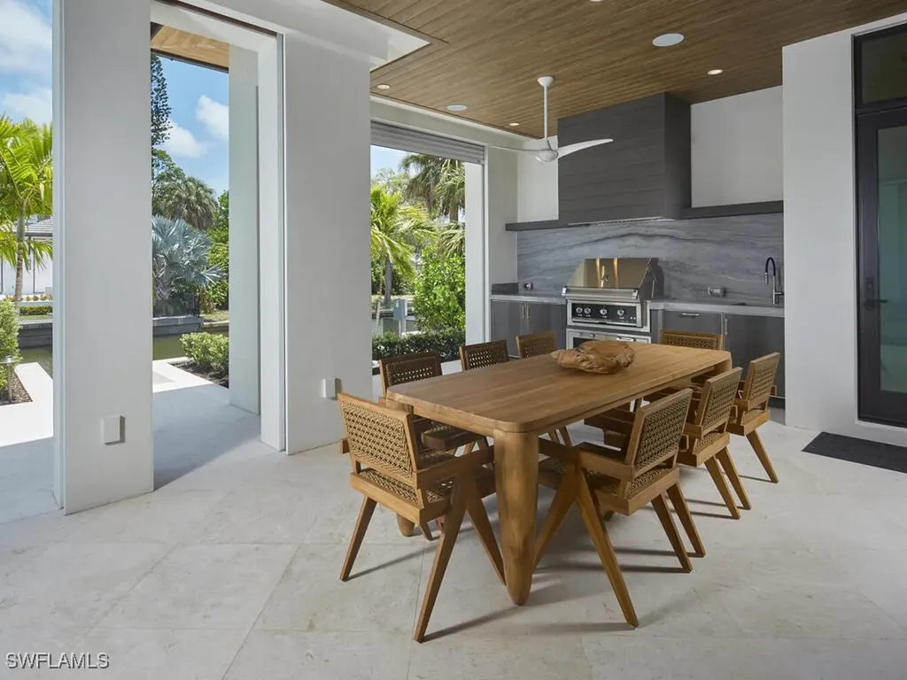 595 16th Avenue S Naples FL 34102