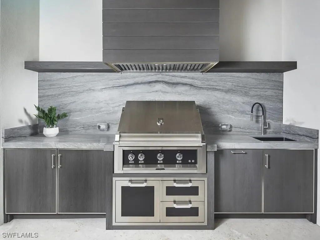 595 16th Avenue S Naples FL 34102