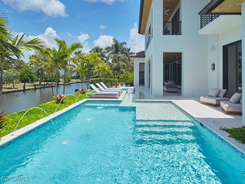 595 16th Avenue S Naples FL 34102