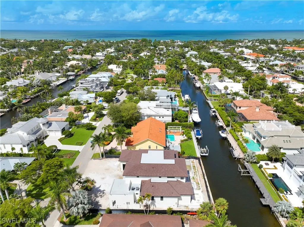 595 16th Avenue S Naples FL 34102