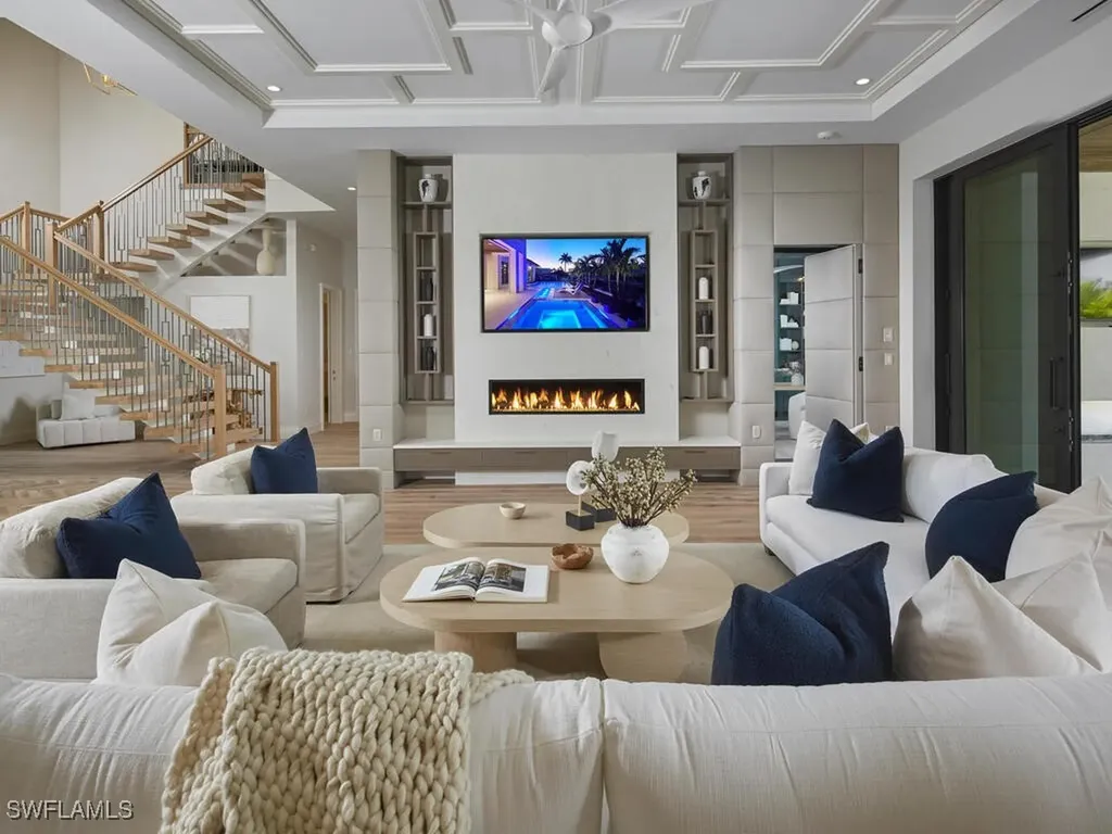 595 16th Avenue S Naples FL 34102