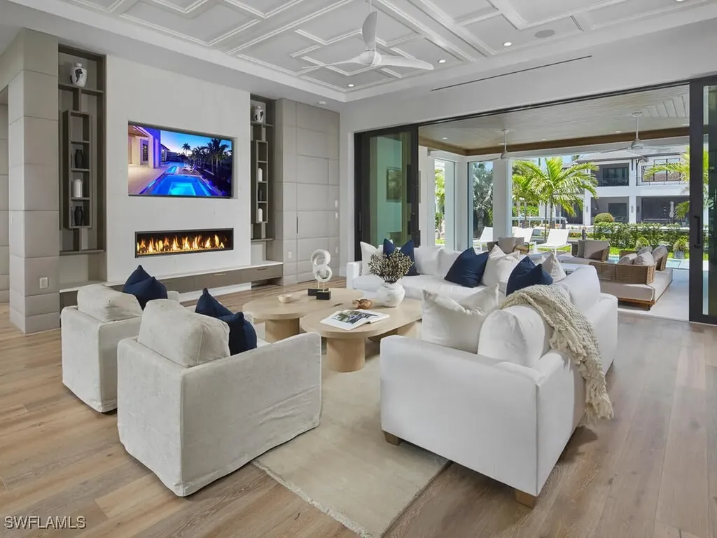 595 16th Avenue S Naples FL 34102