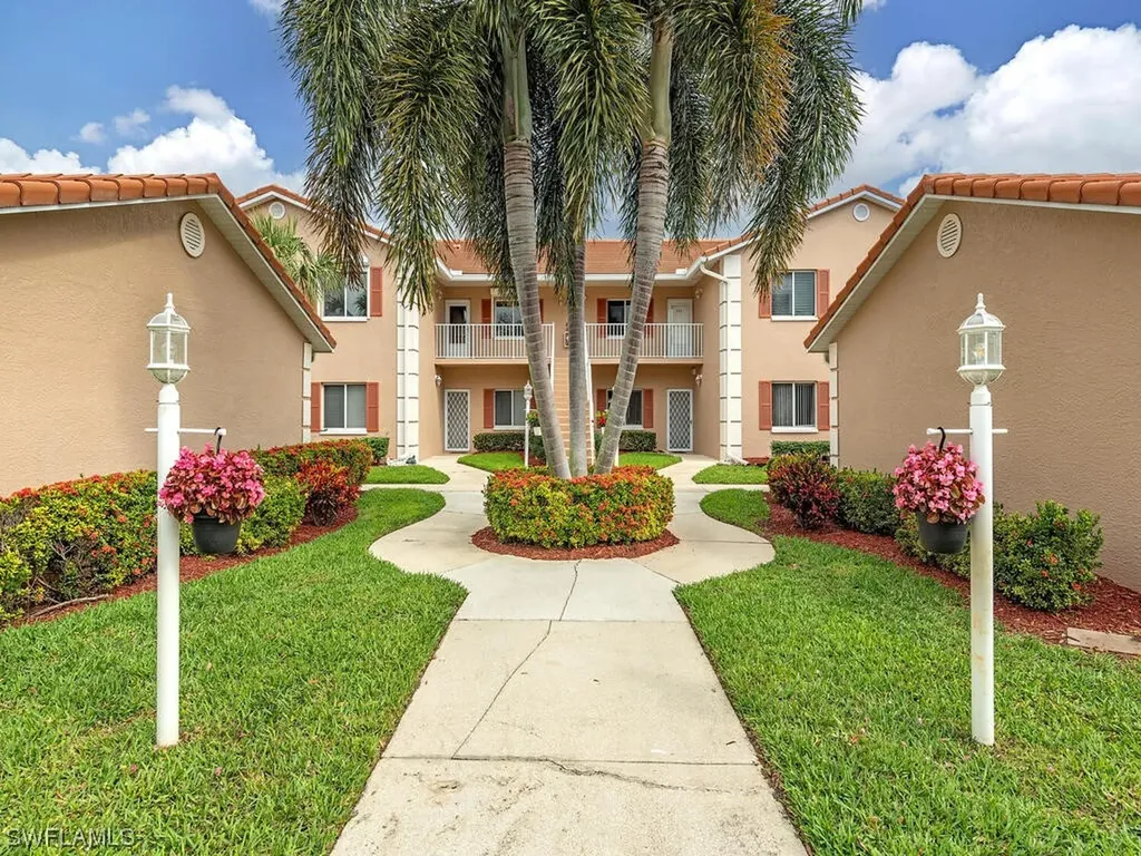 700 Saratoga Circle Naples FL 34104