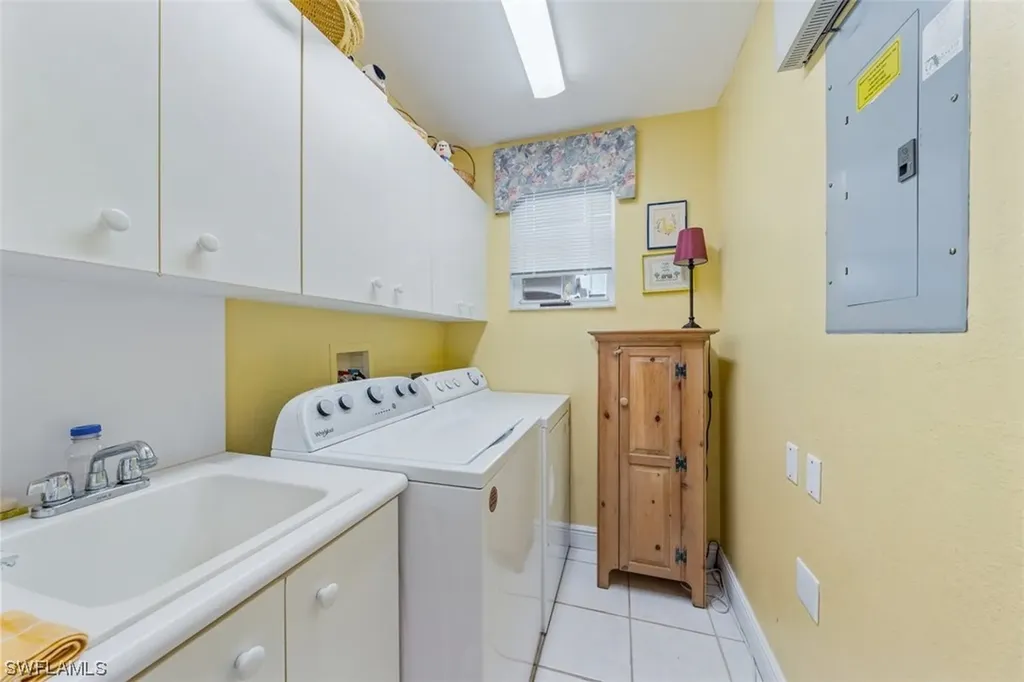 562 Vintage Reserve Lane Naples FL 34119