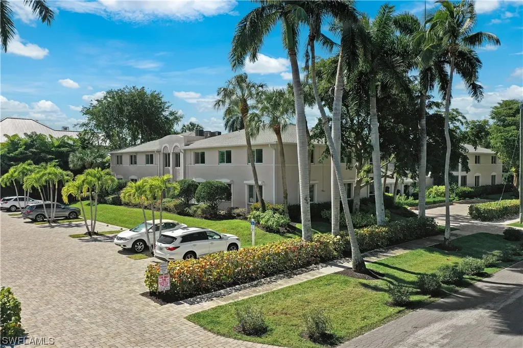 634 7th Avenue S Naples FL 34102