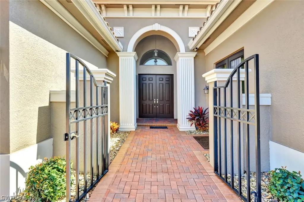 2708 Crystal Way Naples FL 34119