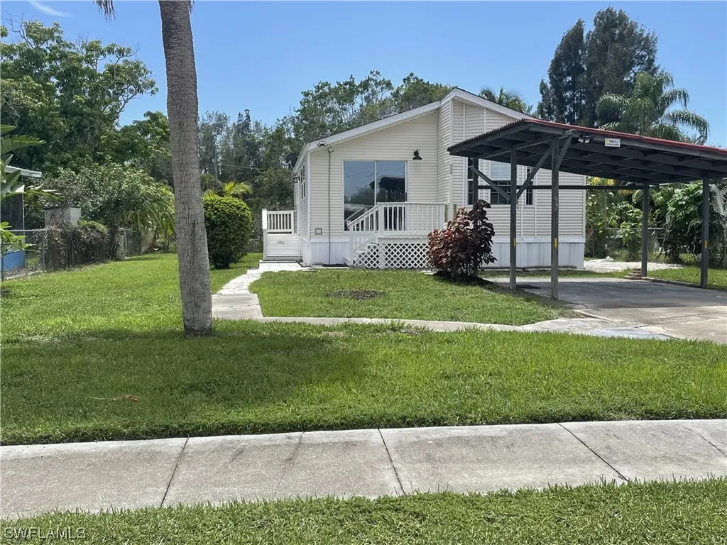 97 Isle Of Saint Thomas Naples FL 34114
