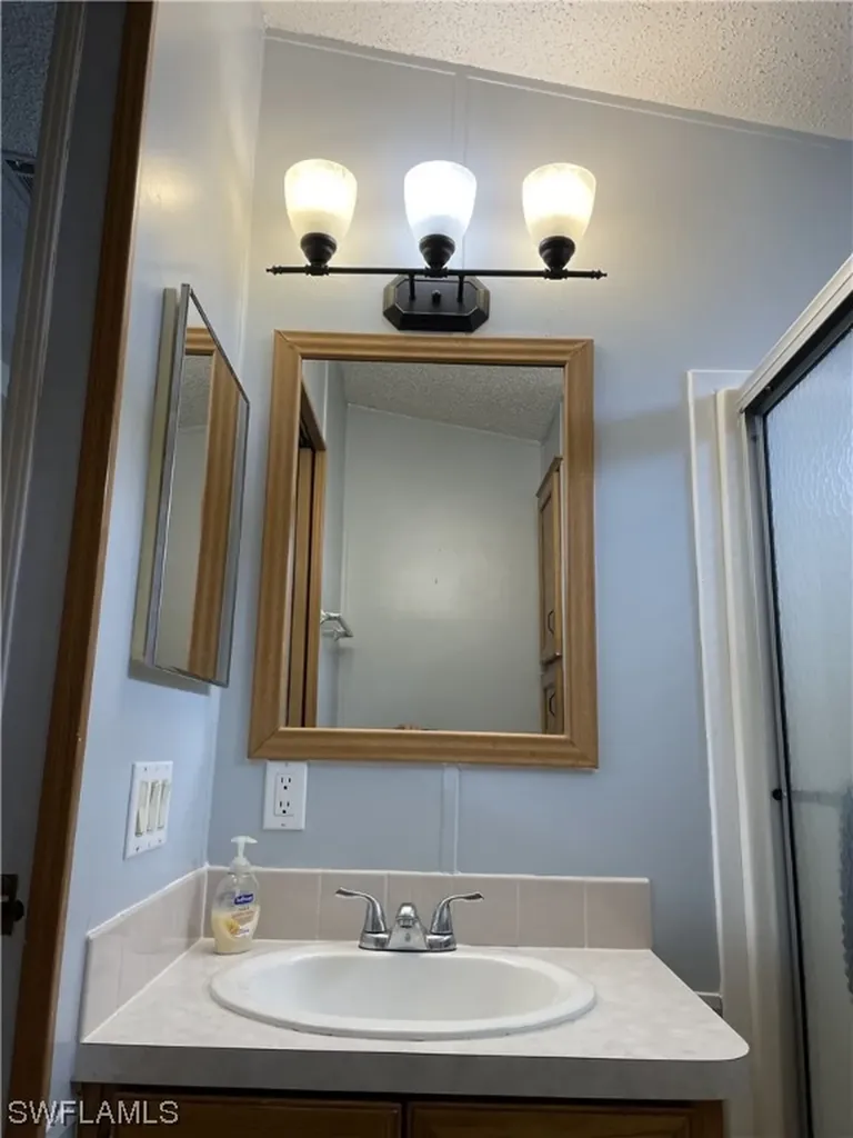 97 Isle Of Saint Thomas Naples FL 34114