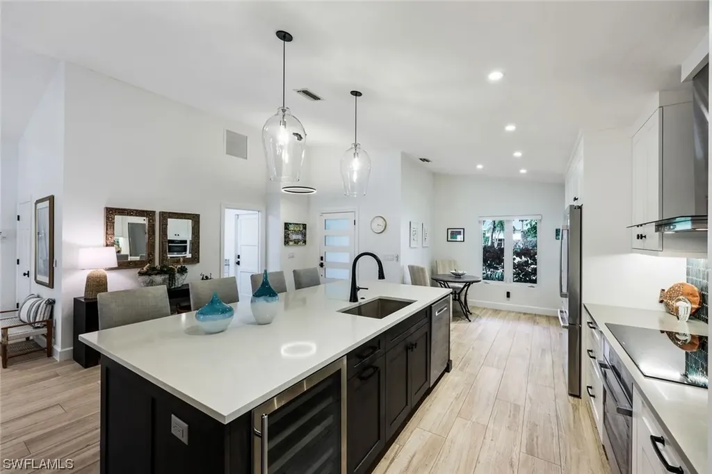 808 100th Avenue N Naples FL 34108