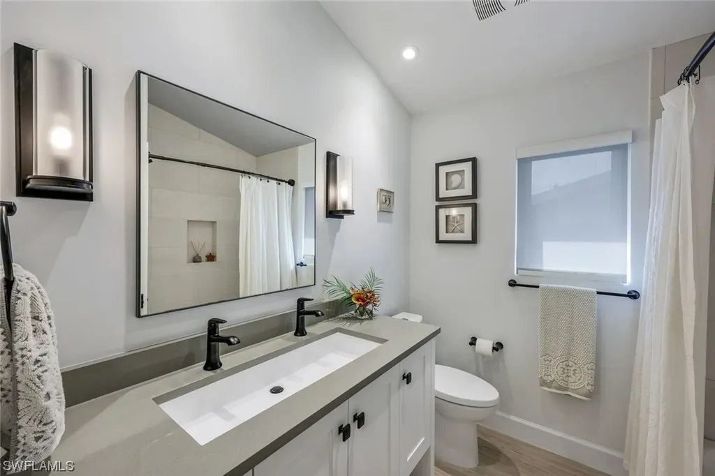 808 100th Avenue N Naples FL 34108