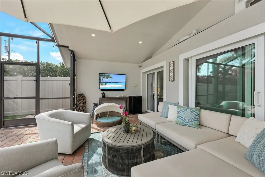 808 100th Avenue N Naples FL 34108
