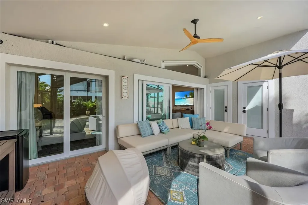 808 100th Avenue N Naples FL 34108