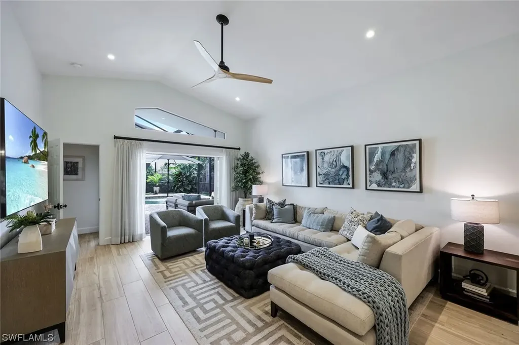 808 100th Avenue N Naples FL 34108