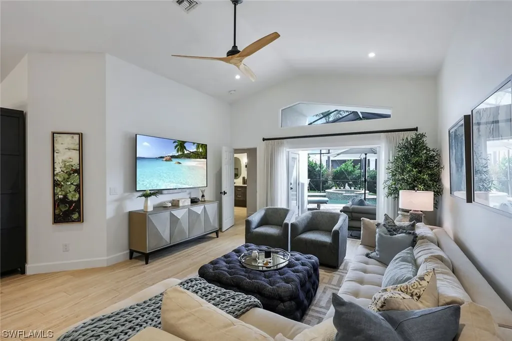 808 100th Avenue N Naples FL 34108