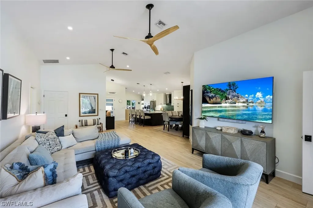 808 100th Avenue N Naples FL 34108