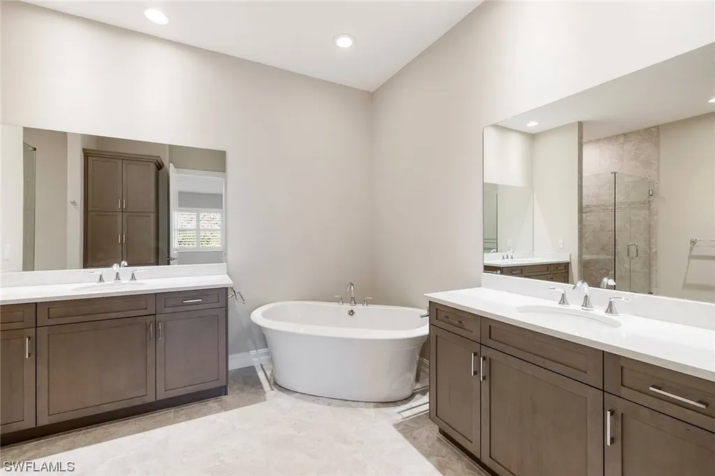 7805 Hawthorne Drive Naples FL 34113