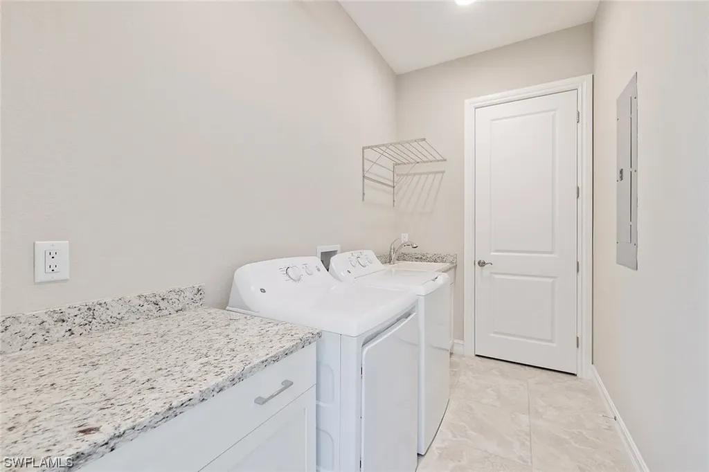 7805 Hawthorne Drive Naples FL 34113