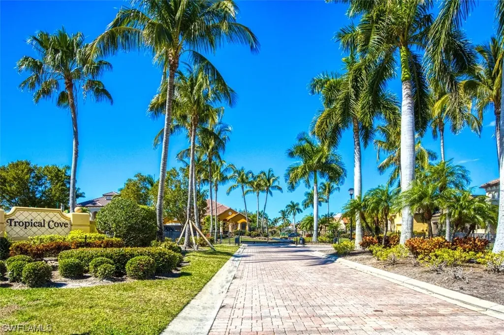 8832 Tropical Court Fort Myers FL 33908