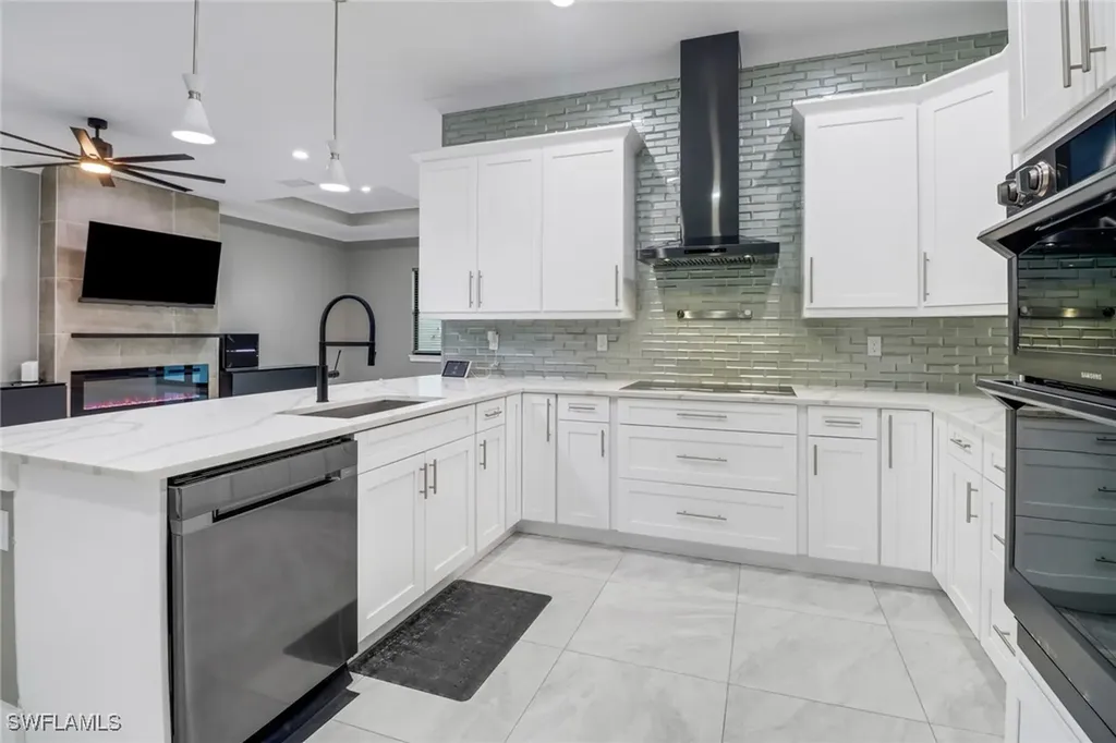 481 7th Street NW Naples FL 34120