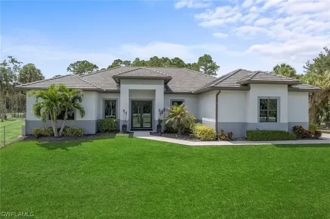 481 7TH Street NW Naples FL 34120