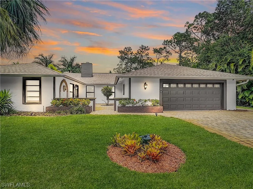 1749 Knights Way Naples FL 34112