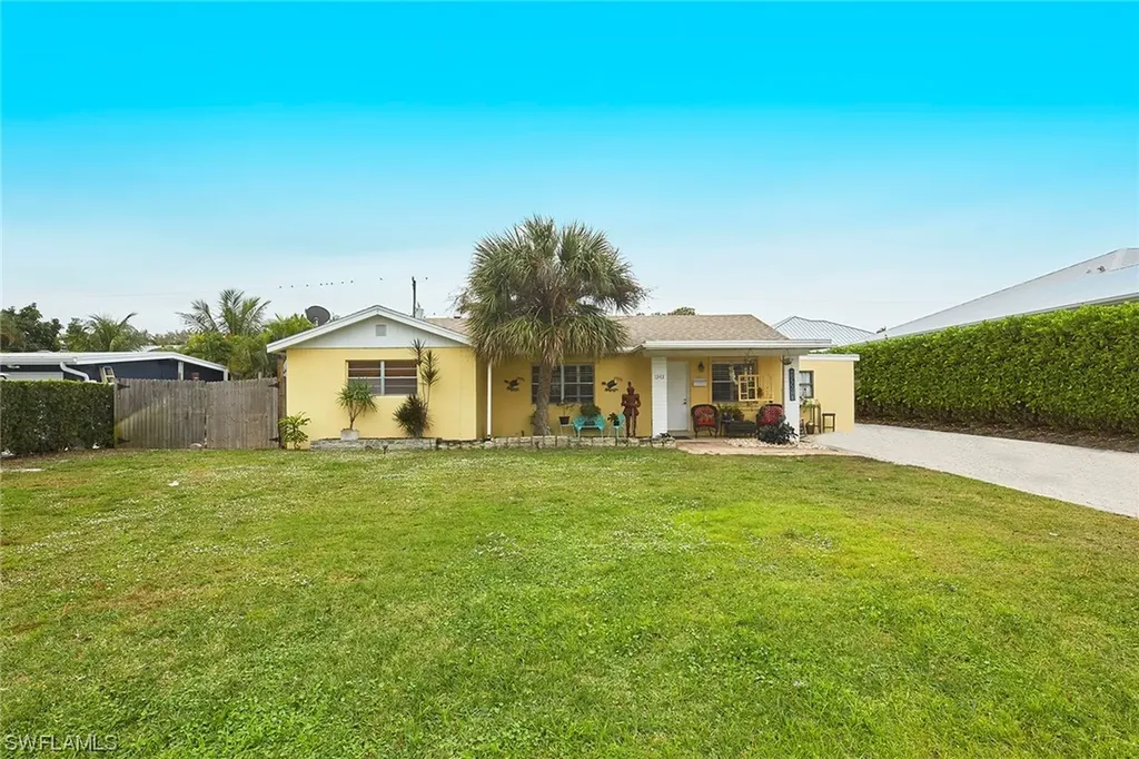 1343 12th Street N Naples FL 34102